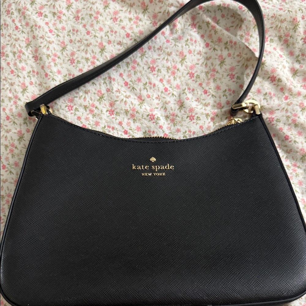 Kate Spade Classic Black Shoulder Bag comes with a long strap